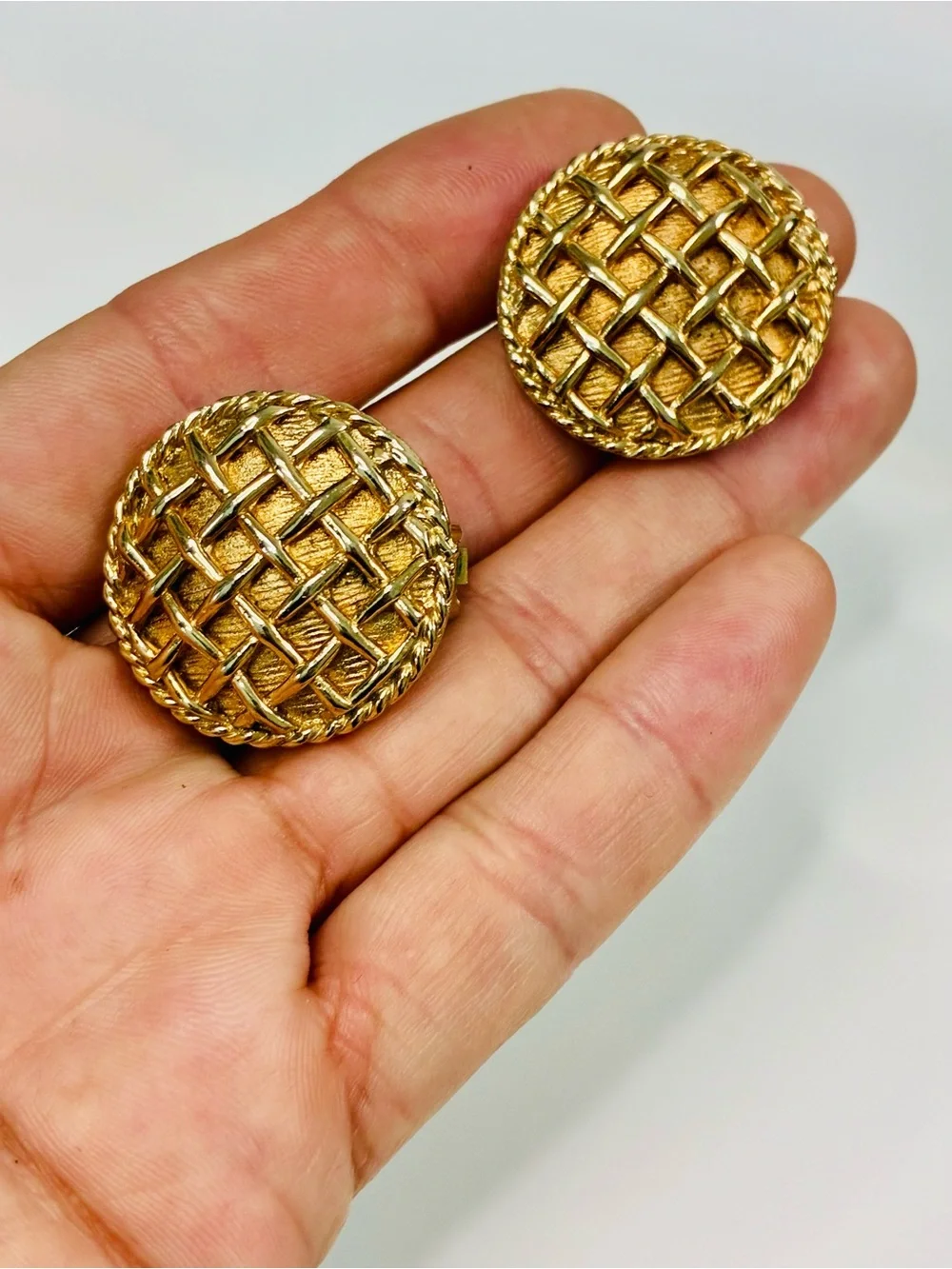 VTG 90s Textured Gold Lattice Disc Clip Earrings Old Money Classic